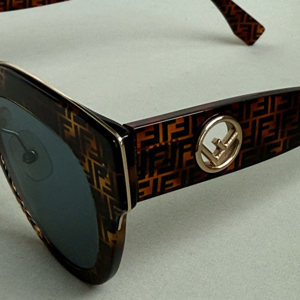 Fendi Women's Tortoiseshell Pattern Sunglasses - image 6